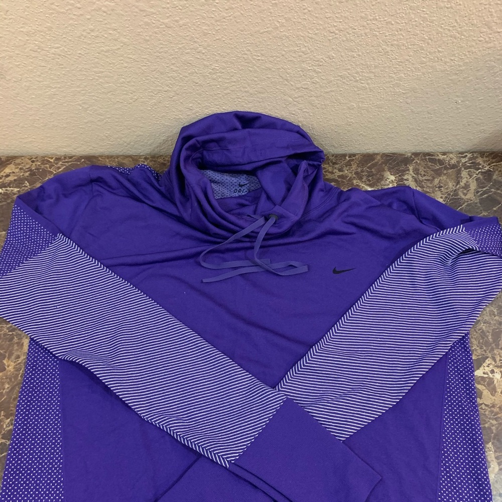 Nike Longsleeve Top- Almost New!
